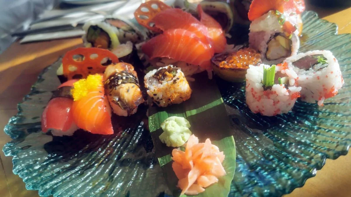 Variado de sushi.