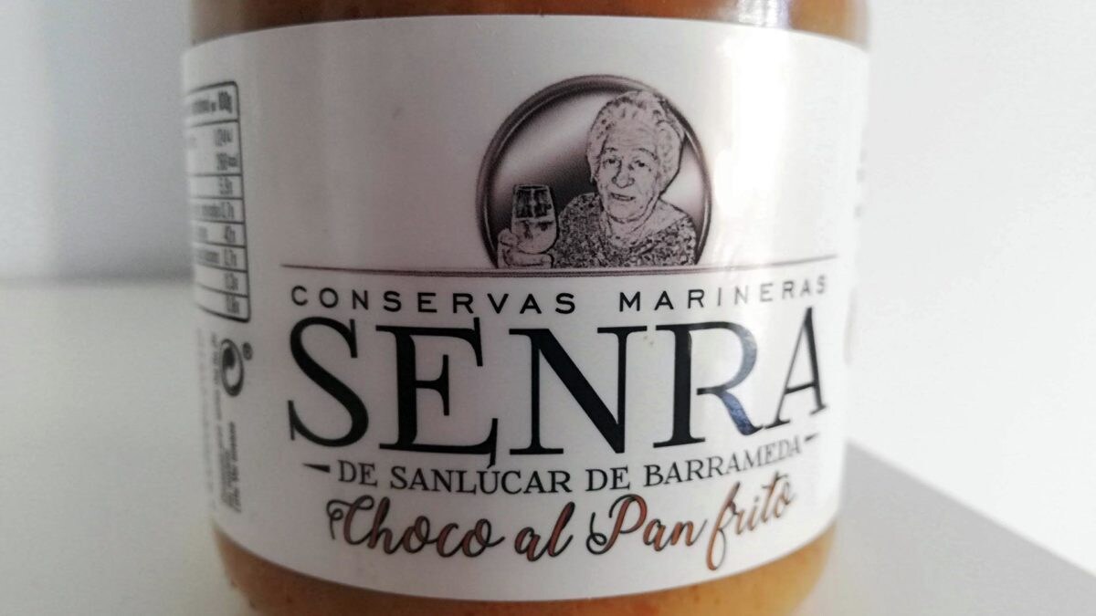 Detalle de una de las etiquetas de Conservas Senra, con la imagen de su abuela Mami.