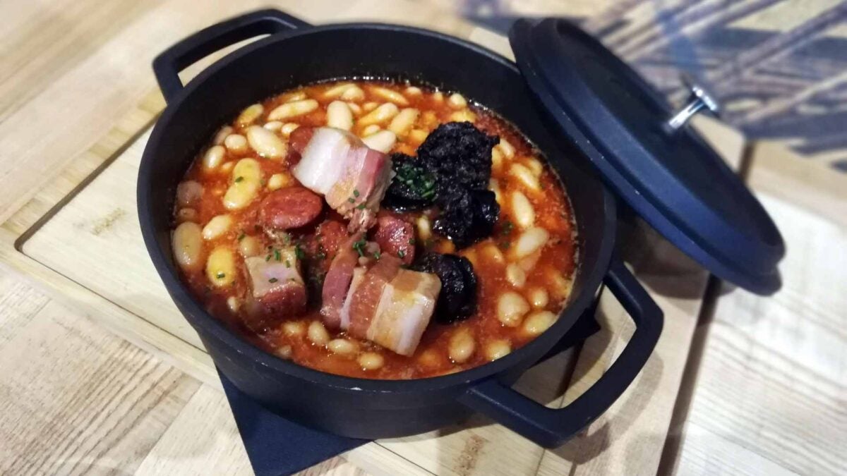 La fabada asturiana se servirá en el AQ35 los jueves y los viernes.