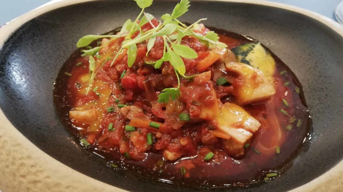 La barriga de atún con fritada de tomate de La Barra de Rosario, en Conil.