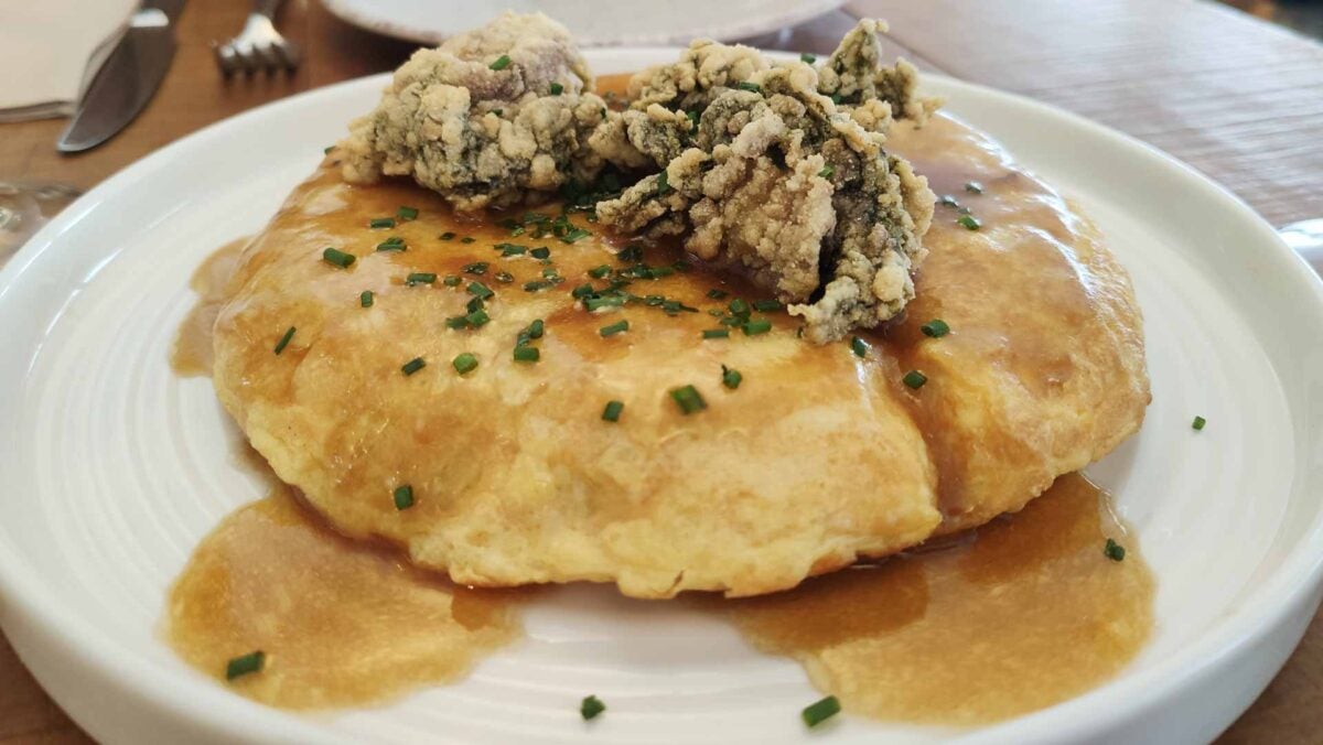 La tortilla de patatas al whisky con ortiguillas fritas de Barrunto.