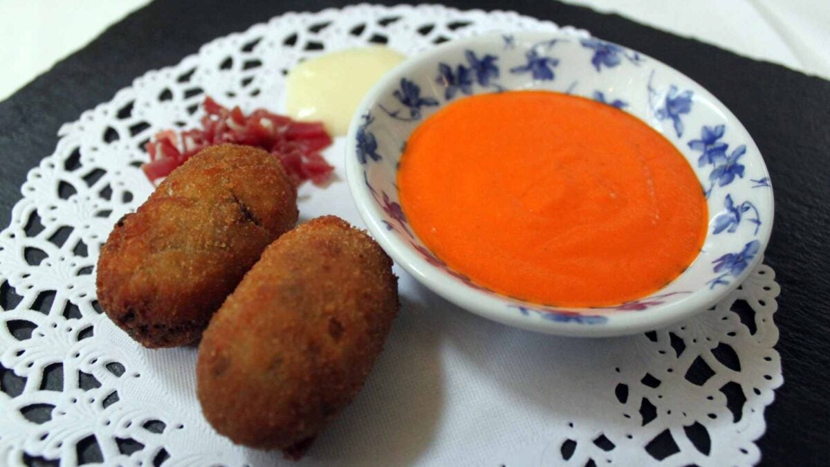 La Venta Vargas presenta en Croquetour las de puré de patatas con jamón ibérico y salsa de pimientos del piquillo. | Foto: Cedida.