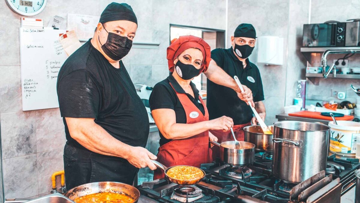 La cocina del local tiene 30 metros cuadrados.