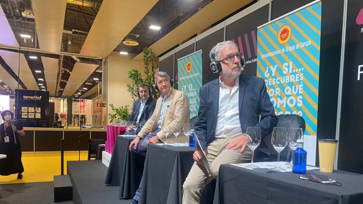 Pepe Ferrer, en primer plano, también estuvo en la cata junto a Saldaña y Roca.