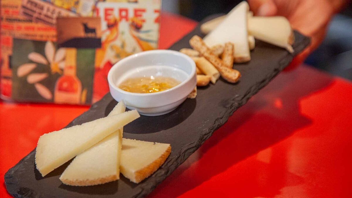 En El Lola de Tarifa, el tapeo también es recomendable.