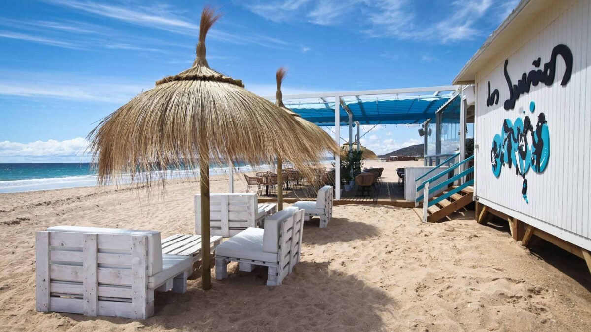 El chiringuito Los Sueños está en la playa de Zahara de los Atunes.