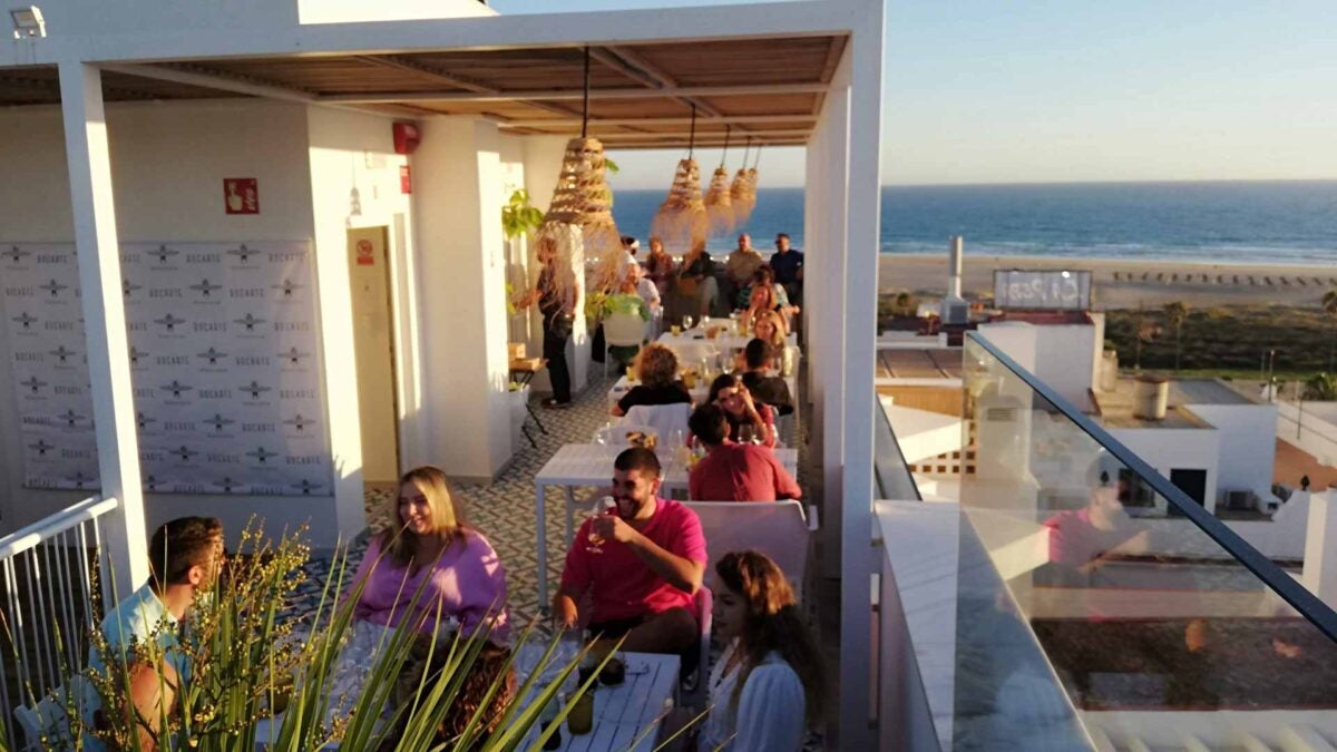 Aspecto de la terraza de Alzocaire durante la celebración del Sierra y Mar.