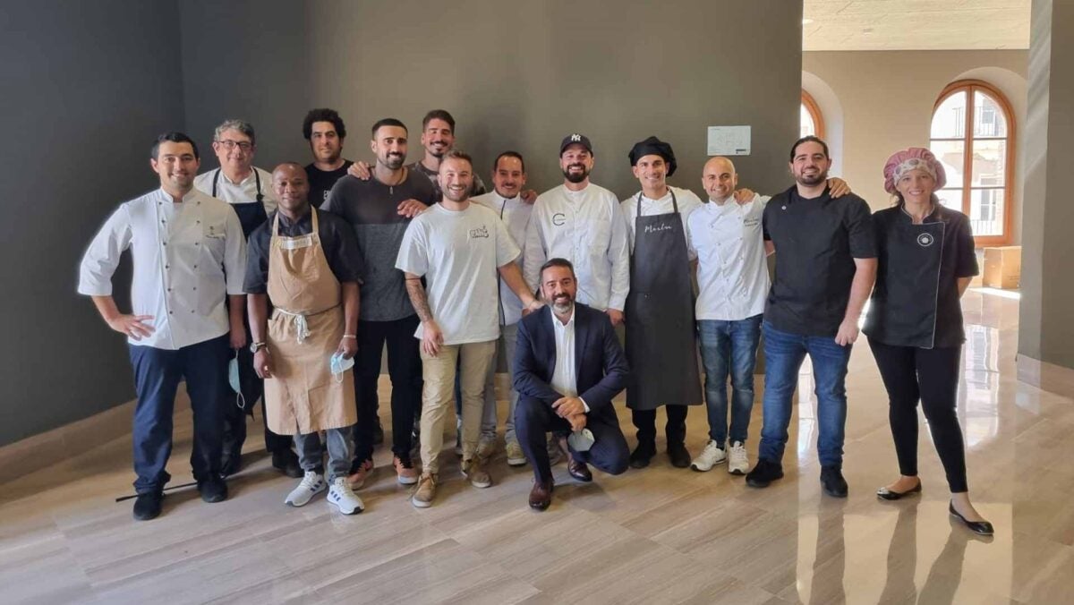 Los cocineros, junto al editor de Gurmé Cádiz, Enrique Pérez.