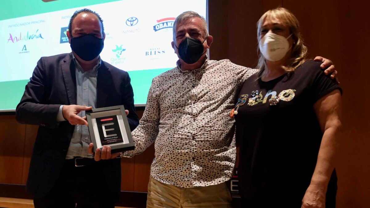 Pepe Domínguez y su mujer recibieron el premio de Las Rejas. 