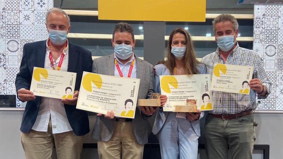 Los representantes de los quesos gaditanos, en el Salón Gourmets.