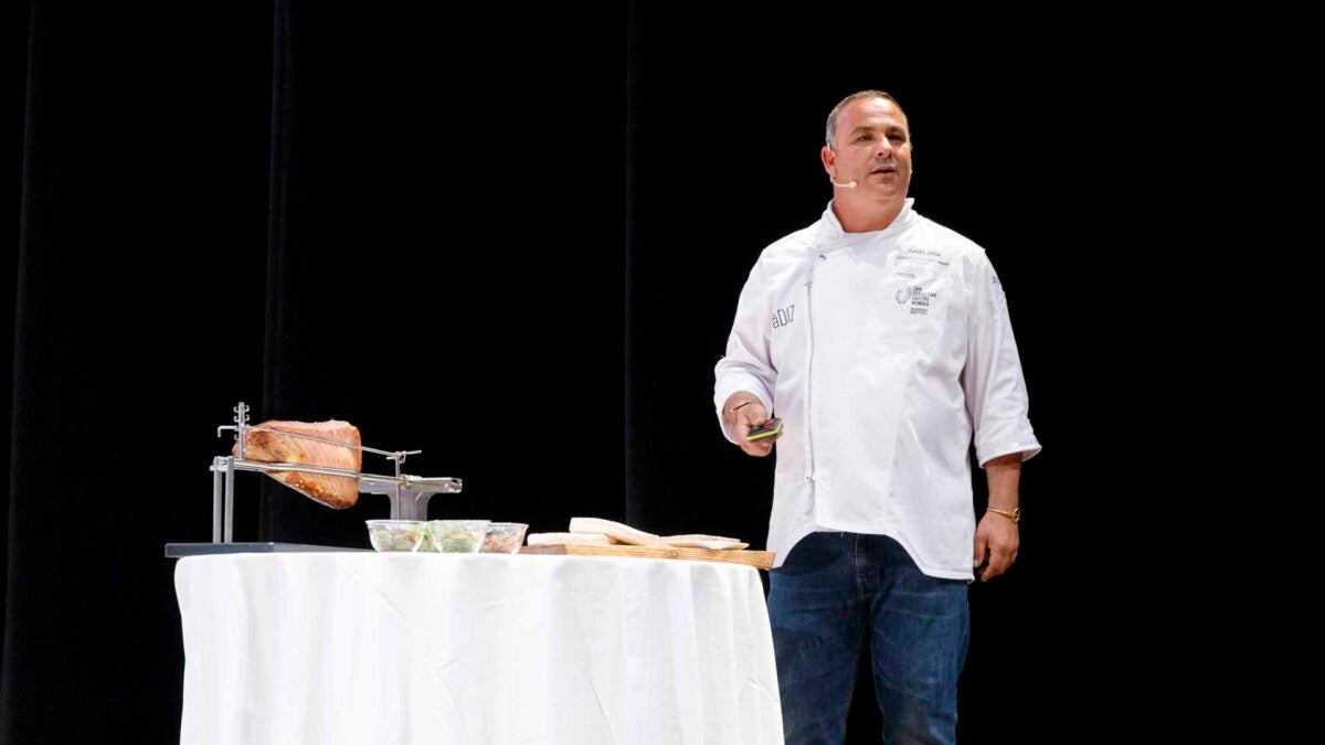 Ángel León también llevó el atún rojo a la cita en Guipúzcoa. | Foto: SS Gastronomika.