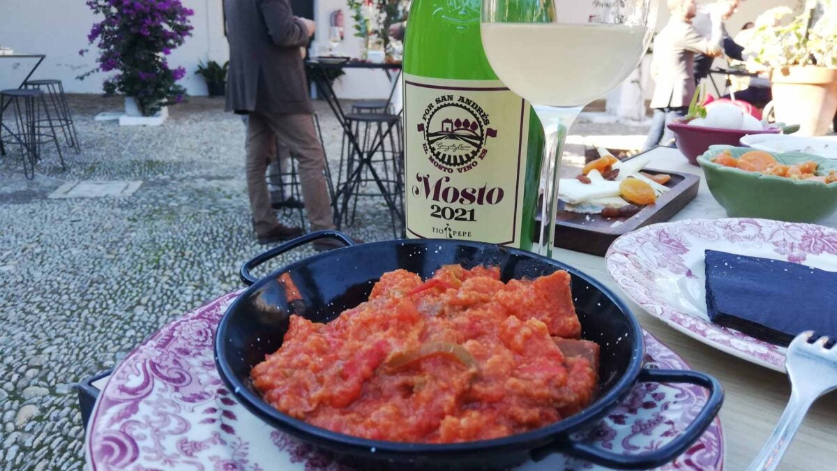 El mosto se ha acompañado, entre otras cosas, de una sopa de tomate.