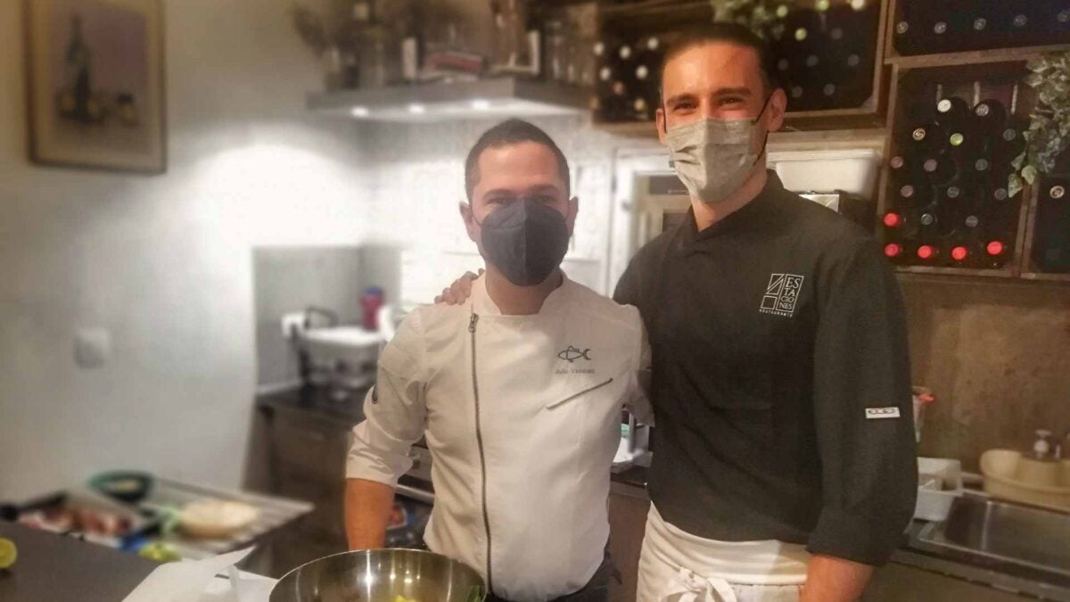 Julio Vázquez y Emilio Fernández protagonizaron el cuatro manos en el restaurante 4Estaciones de Vejer.