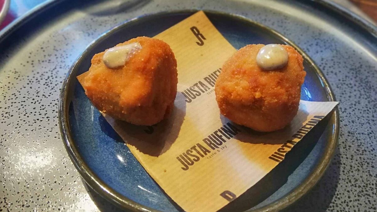 Las croquetas de boletus que Azotea Grupo tiene en los menús navideños de sus restaurantes.