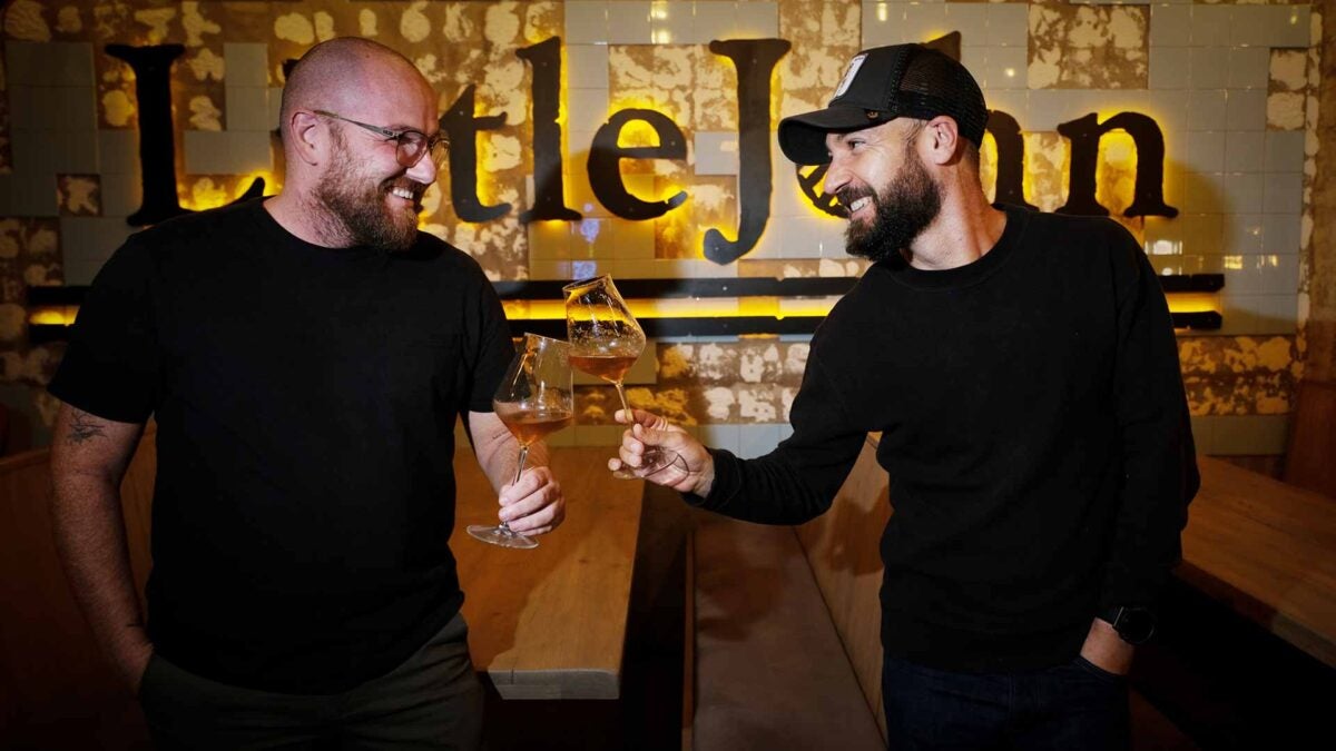 Juan Ruiz y Jonatan Cantero, en Little John Burger | Foto: Paco Martín.