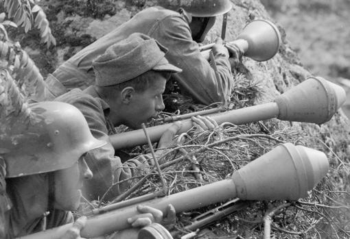 https://static1.lavozdigital.es/media/historia/2020/10/06/panzerfaus3-kzw--510x349@abc.jpg