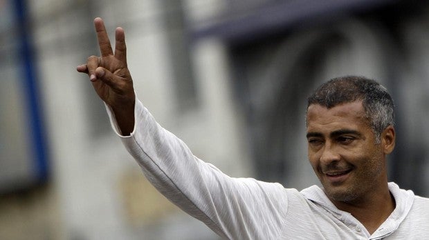 El ex futbolista Romario durante la campaña electoral de 2010