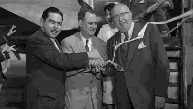 José López Vilabo, padre del denunciante inaugurando el aeropuerto confiscado