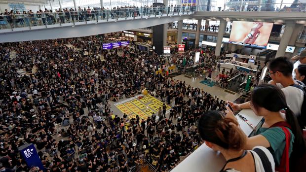Imagen de la sentada en el aeropuerto de Hong Kong