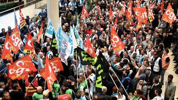 Un grupo durante las protestas del viernes en París