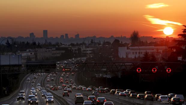 Vista de la contaminación de Madrid desde la carretera de La Coruña