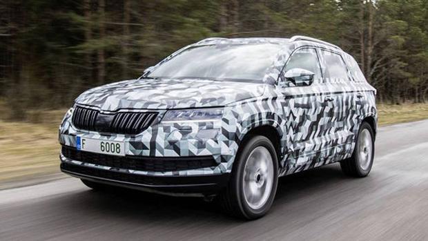 Aún camuflado el nuevo Skoda Karoq no puede disimular su parecido con el Kodiaq