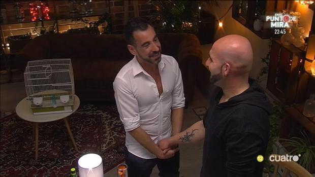 José Ramón pidiéndole matrimonio a Xuan en el restaurante de «First Dates»