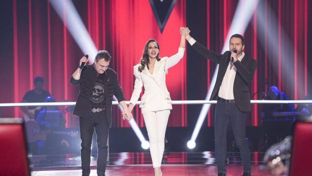 Eva González, con Andrés y Ángel en «La Voz»