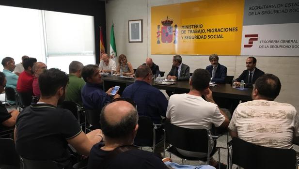 Un momento de la reunión de Subdelegación con el mundo del Carnaval.
