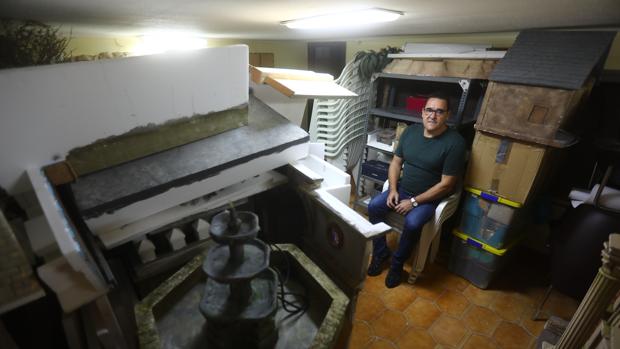 Los miembros de la asociación de belenistas necesitan un nuevo local con más espacio.