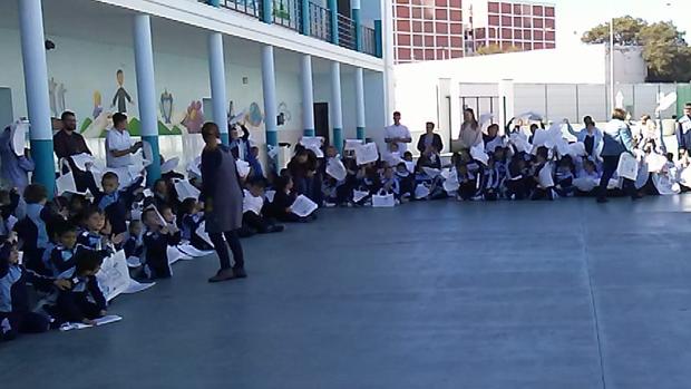 Escolares y padres han celebrado el día del Consumidor
