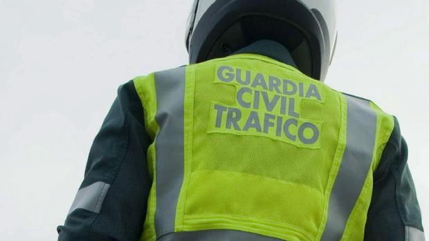 Un agente de la Guardia Civil