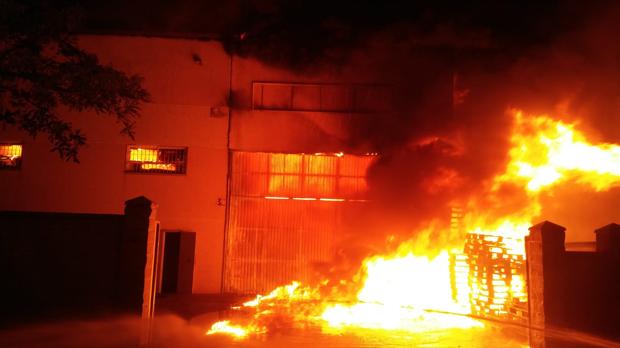 incendio-nave-arcos-kGcB--620x349@abc.jpg