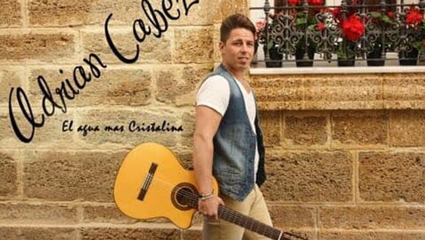 El artista isleño con su guitarra.