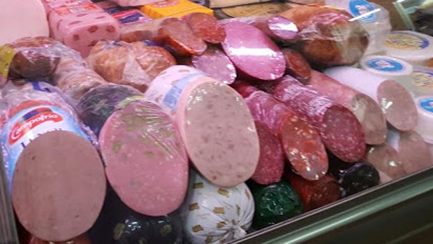 Expositor de uno de los comercios de Cádiz.