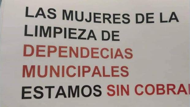 Unos de los carteles de denuncia ante su situación.