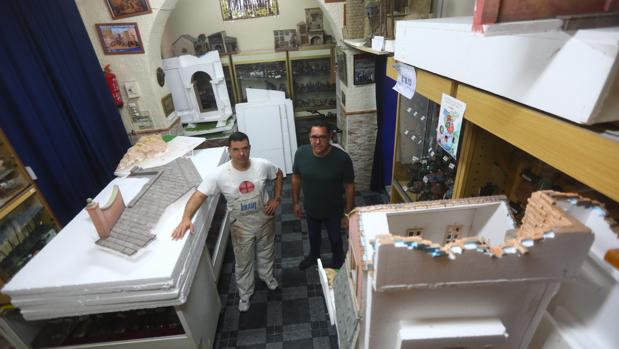 Los belenistas esperan desde hace años que el Ayuntamiento les ceda un nuevo local.