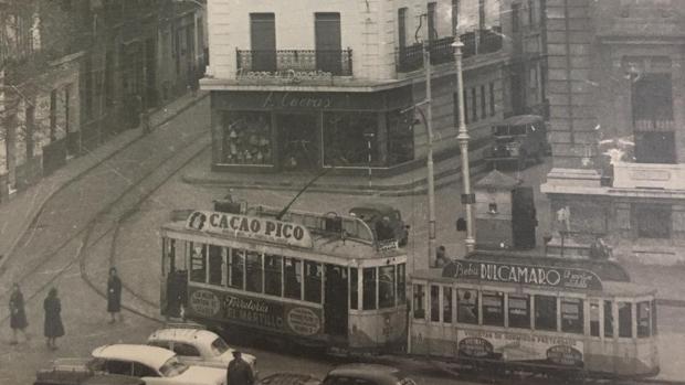 La Juguetería F. Cuevas, especializada en modelismo, en la plaza de San Francisco