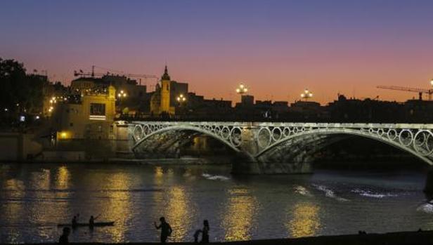 El puente de Isabel II, también conocido como «puente de Triana»