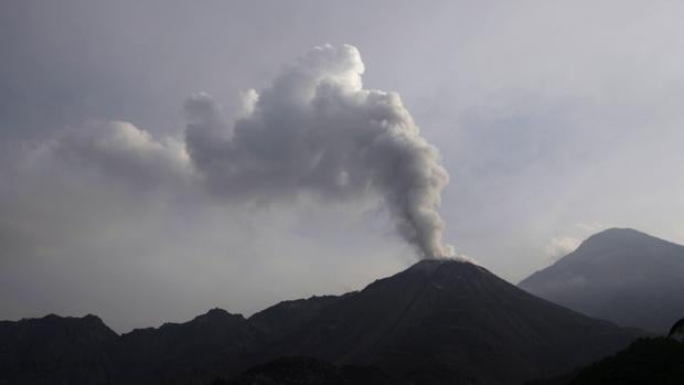 Foto de archivo del volcán Santiaguito en una erupción en 2010