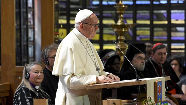 El papa Francisco asiste a una misa en Ginebra (Suiza) en el centro ecuménico del Consejo Mundial de Iglesias