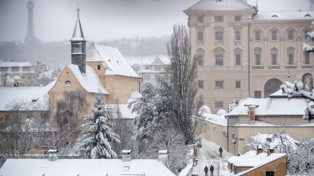 Praga, bajo un manto de nieve ayer